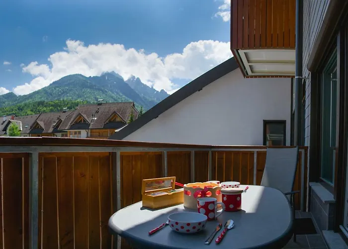 Apartma Planika شقة